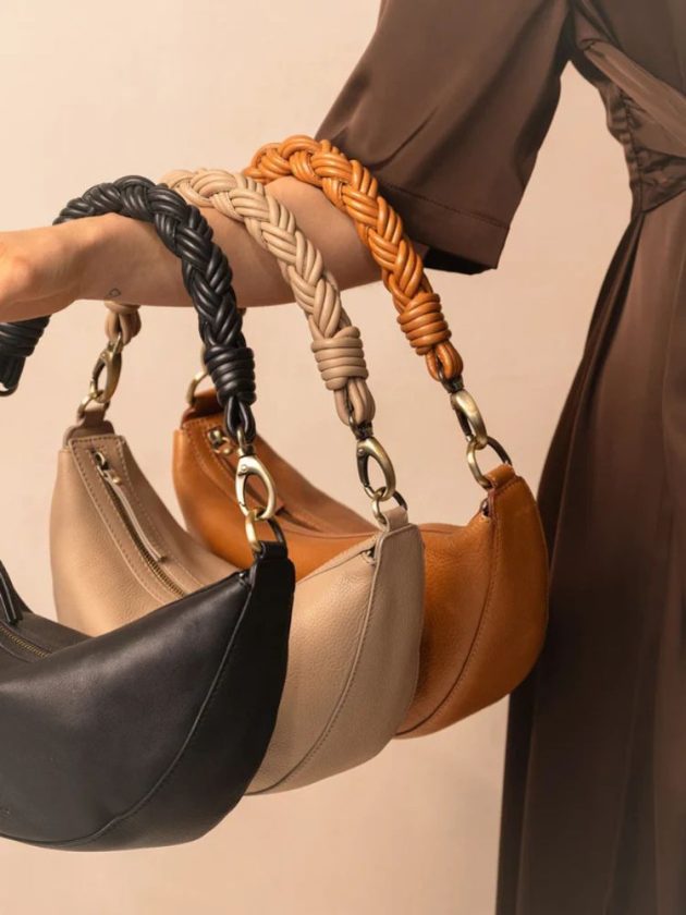 Shoulder bags in neutural colors from slow fashion store Ivalo