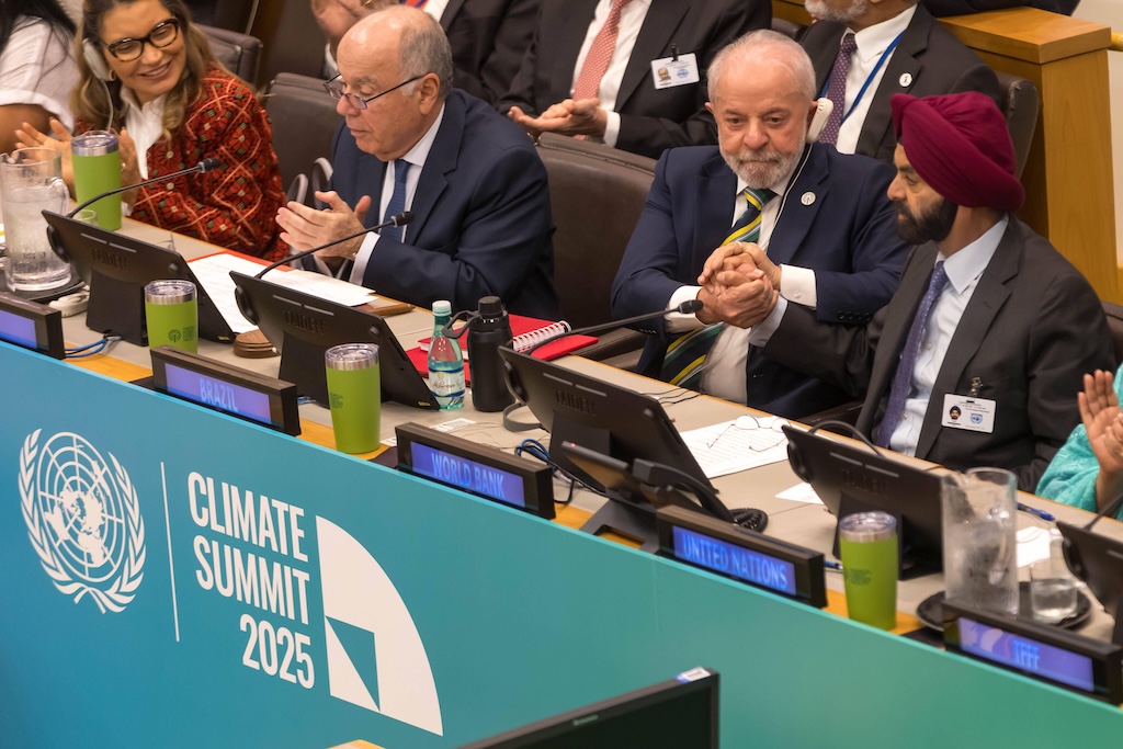 Brazilian president Lula da Silva shakes hands with the World Bank’s Ajay Banga at a high-level dialogue on the TFFF in the UN General Assembly in September 2025.