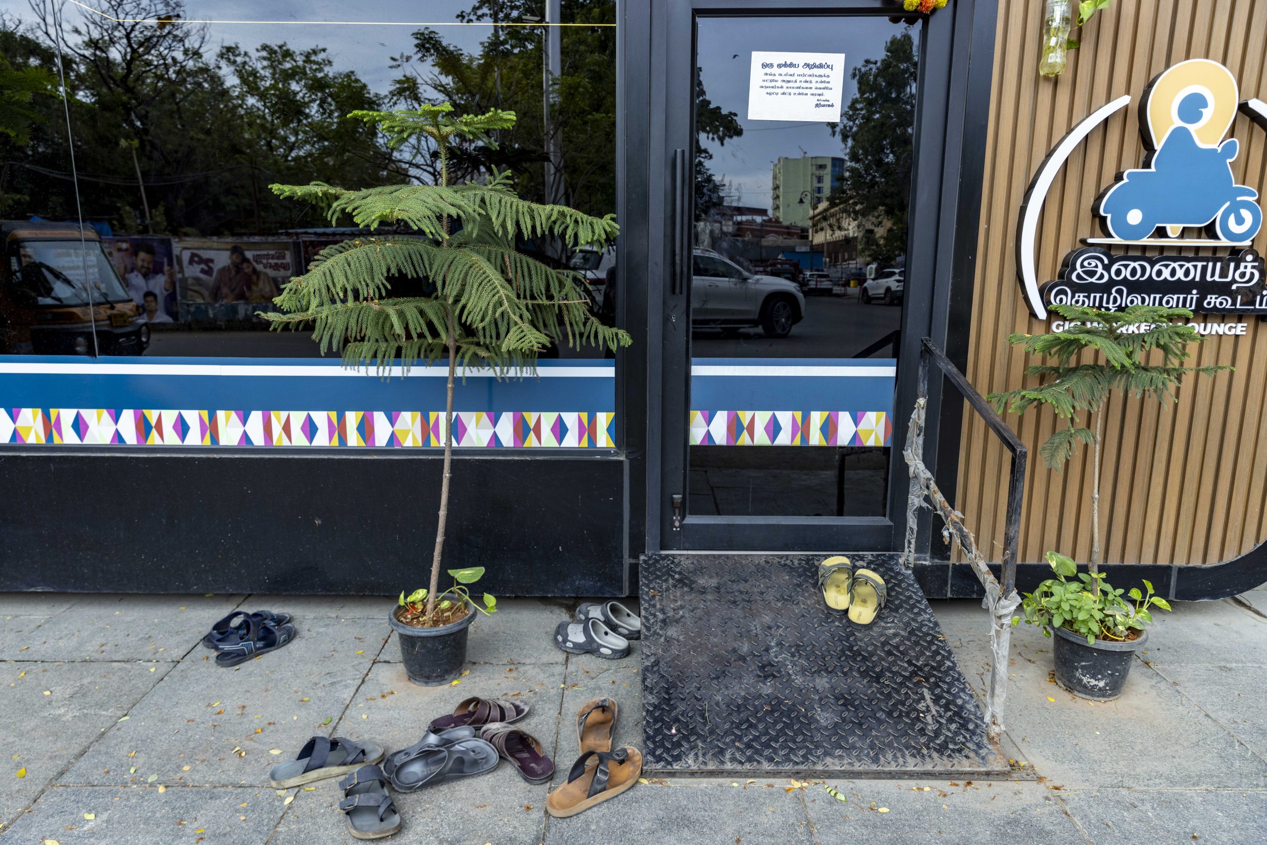 Gig workers leave their slippers outside the lounge. Credit: Ishan Tankha / Scorched