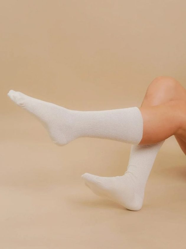 Latex-free 100% organic cotton socks in natural color