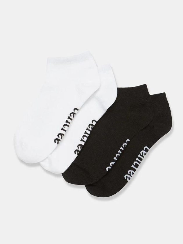 White and black sustainable ankle socks made with hemp and tencel