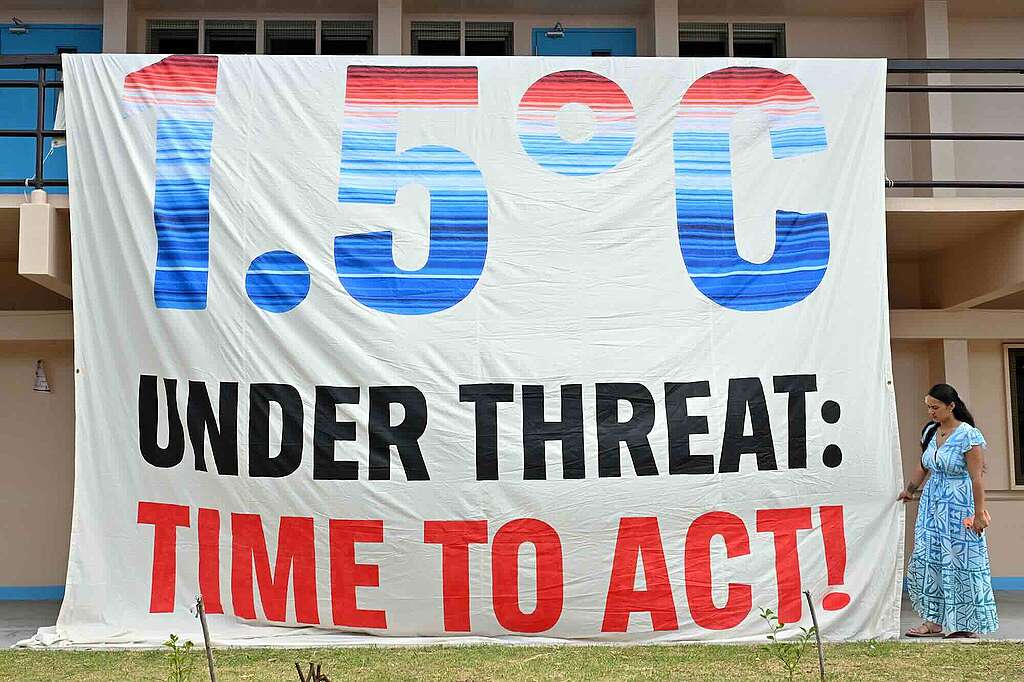 Greenpeace sends a message to the Australian Government in the wake of the UNEP Limiting Overshoot report.
