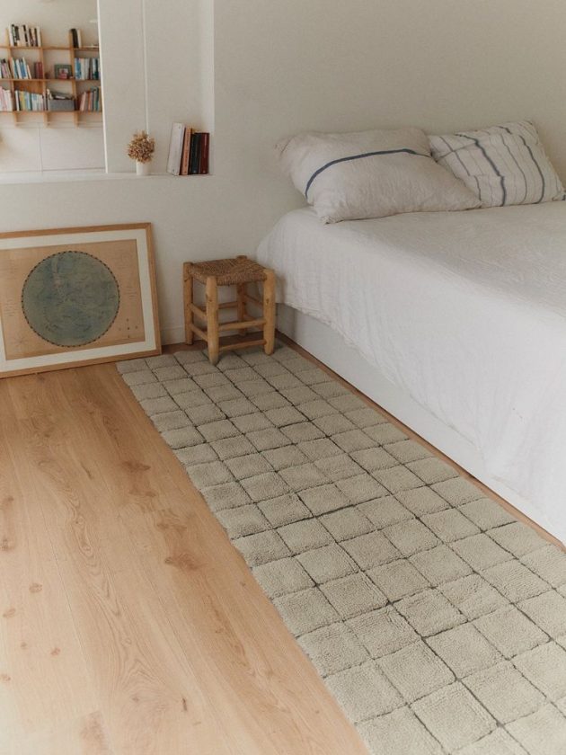 Wool side runner reg in bedroom